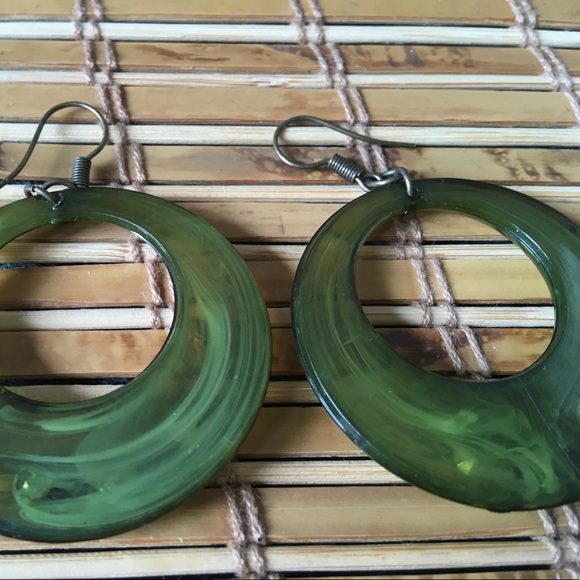 Vintage Green Swirl Crystal Pierced Plastic Circle Hoop Dangle Earrings - Picture 7 of 7